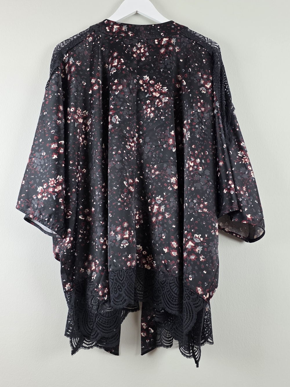 Ashley Graham Black Floral Lace-Trim Kimono Robe - Picture 13 of 16